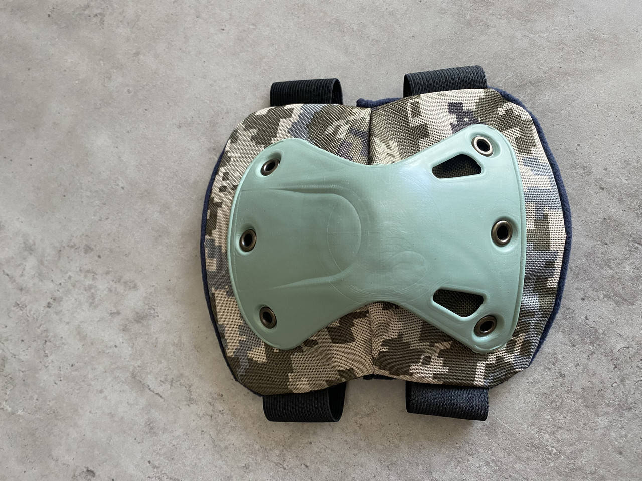 

ТАКТИЧНІ НАКОЛІННИКИ ЗАХИСНІ