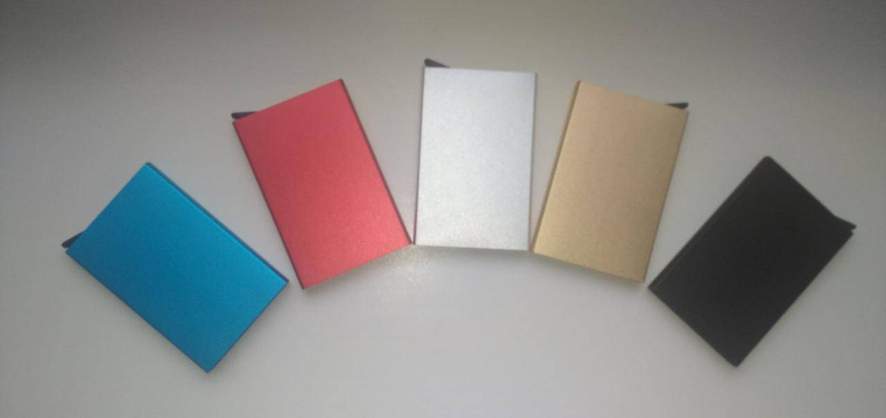 

Прочный алюминиевый картхолдер до 7 карт