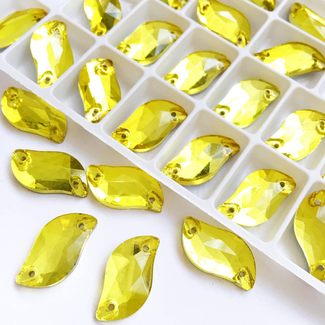 

Листики.Стекло.цвет Citrine Размер 10х20мм*1шт