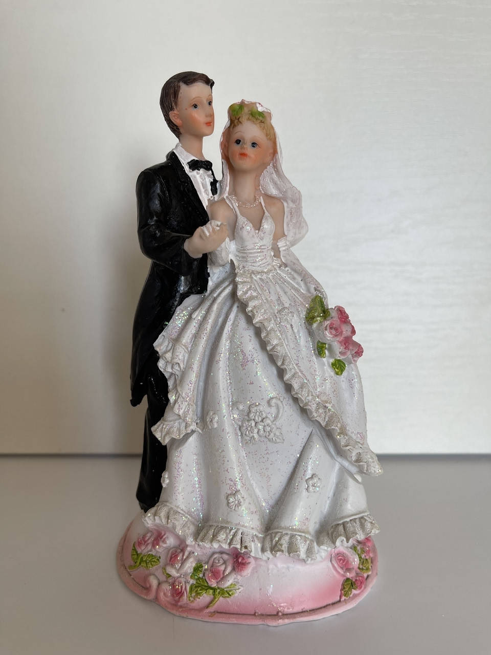 

Фигурка на свадебный торт