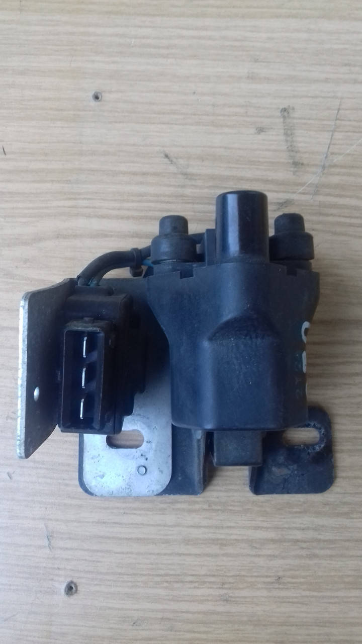 

Катушка зажигания Audi 100, 80 B-3 , B-4 443 905 105 D