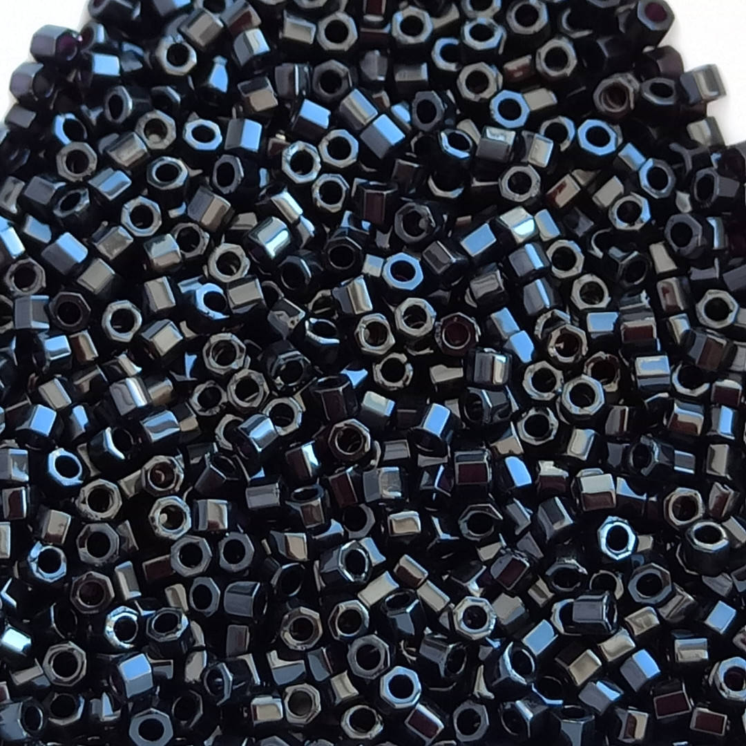 

Японский бисер Miyuki Delica Hex Cut DBС0010