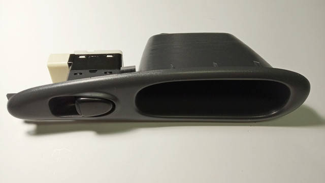 

Кнопка стеклоподъемников Ланос Т-150 задняя правая 96279335