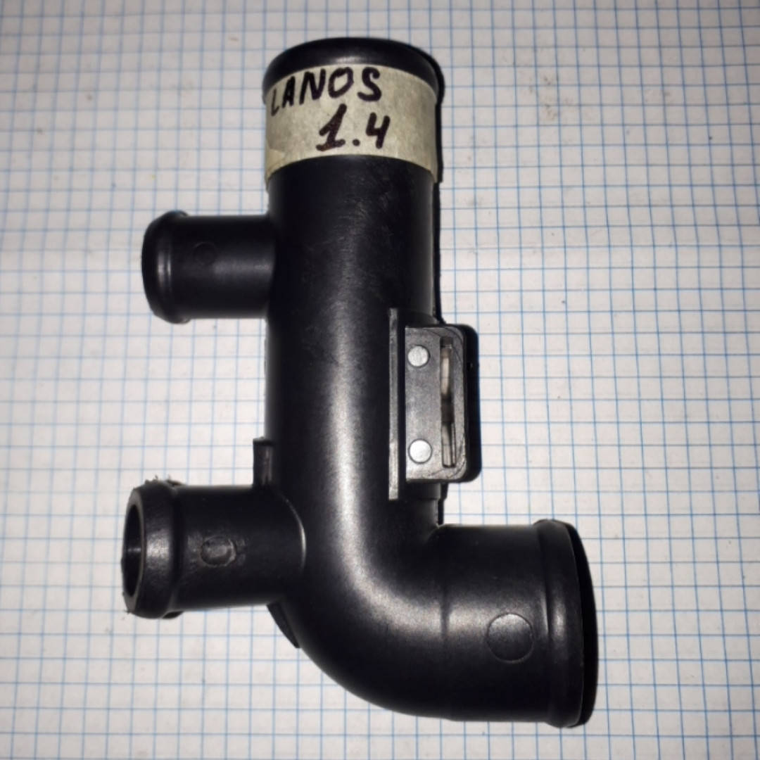 

Патрубок системы охлаждения пластик саксофон Део Дэу Ланос Daewoo Lanos 1.4