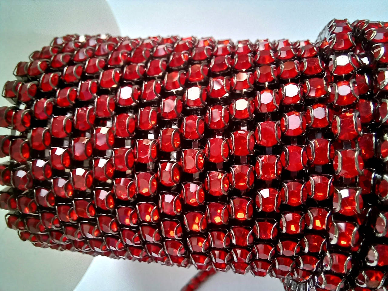 

Стразовая цепочка с дугами, ss16, Siam/Graphite, Красный