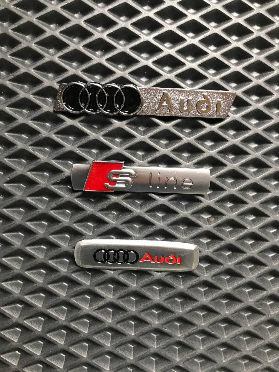 

Логотип Audi на коврики для авто, автоковрики и другую авто атрибутику