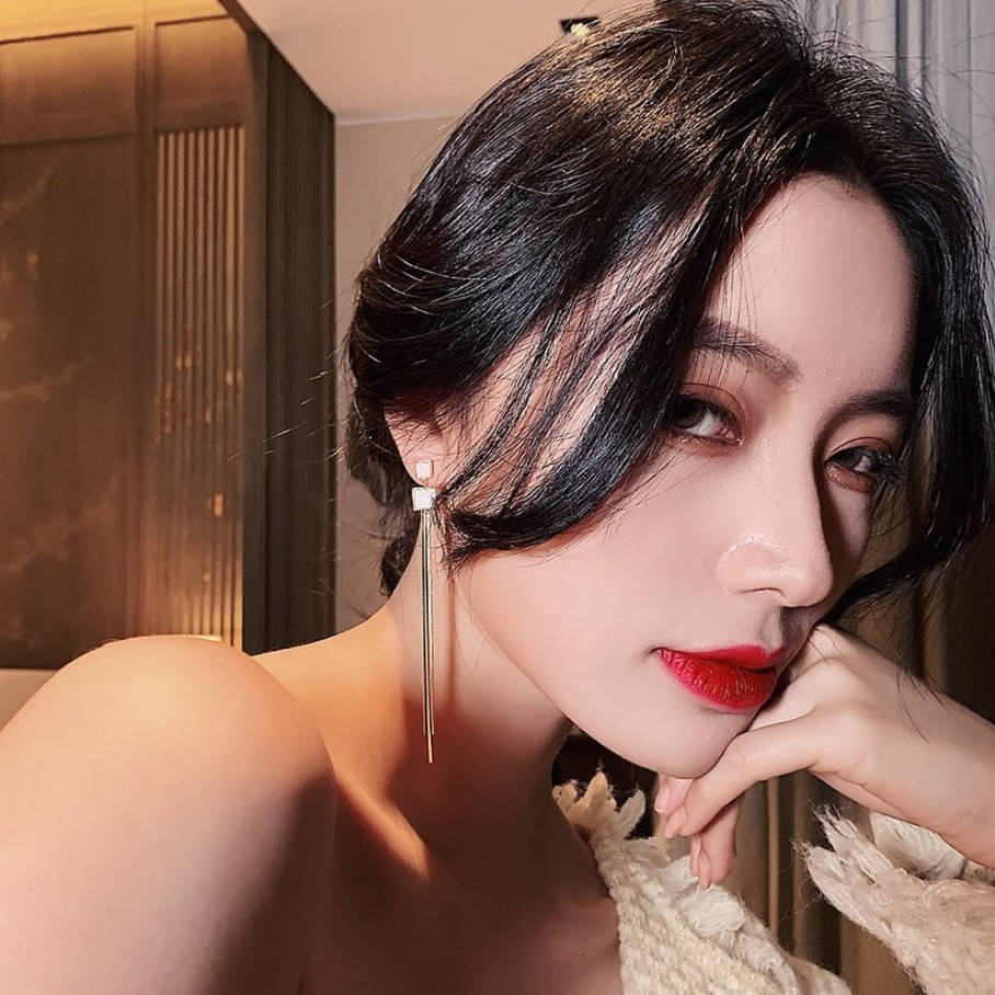 

Длинные серьги с кисточками для женщин в золотом цвете