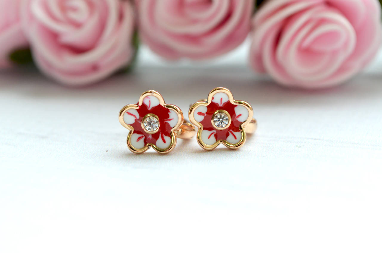 

Детские серьги цветочки медицинские.