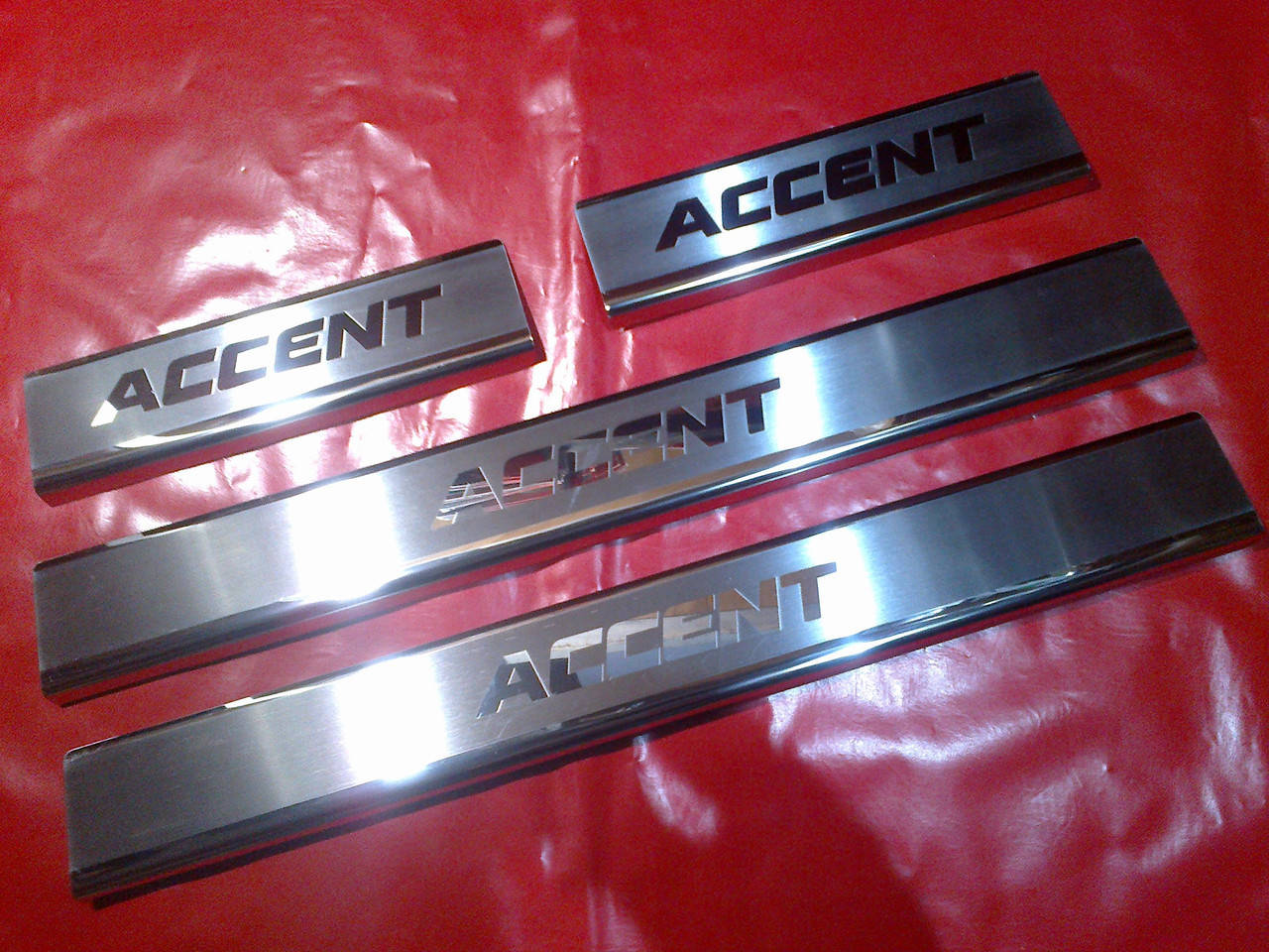 

Накладки на пороги Hyundai Accent 2011-2017