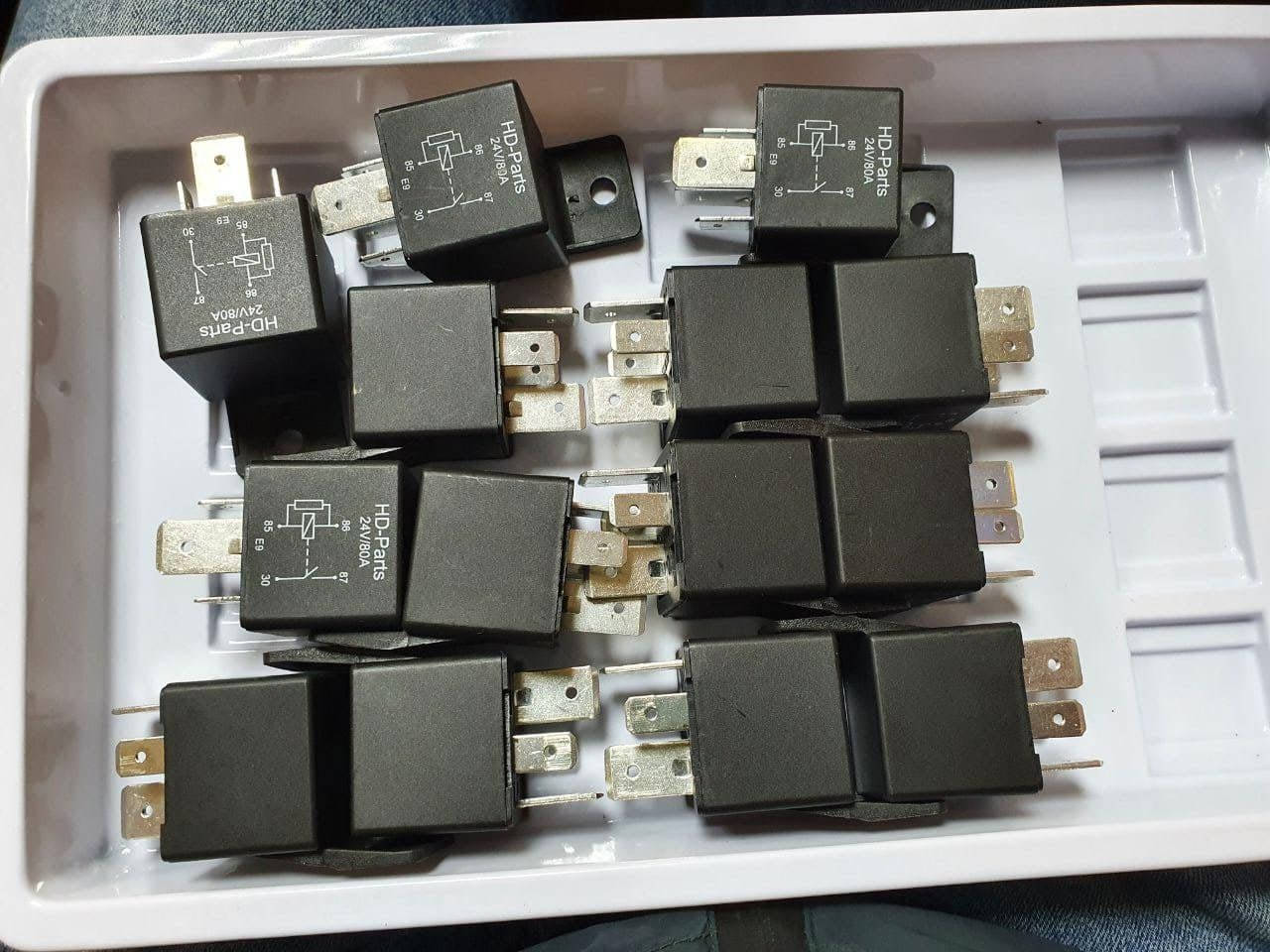 

Реле универсальное 80A, 24V 4 контакта с резистором 863085