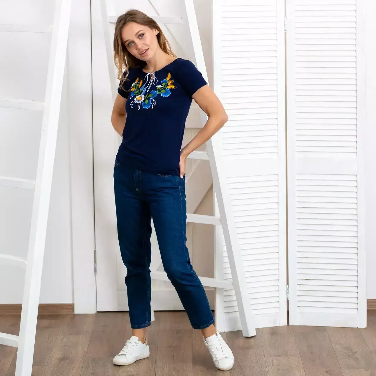 

Жіноча футболка-вишиванка M.S. 44-54 р. Віночок синій jf128, Синий