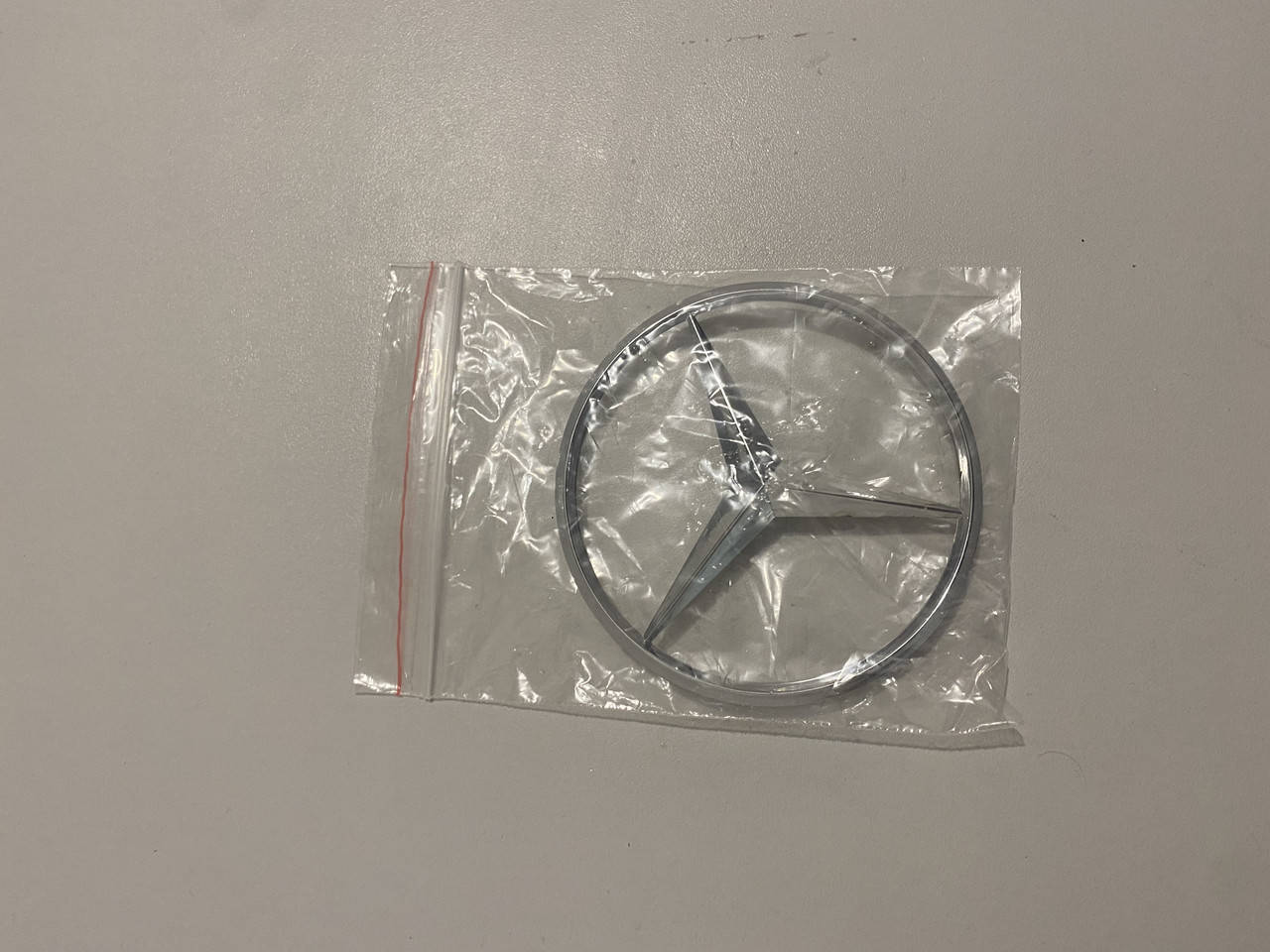 

Емблема "Mers" 85мм\пластик\3 пукли (Vito 140 нев зад)