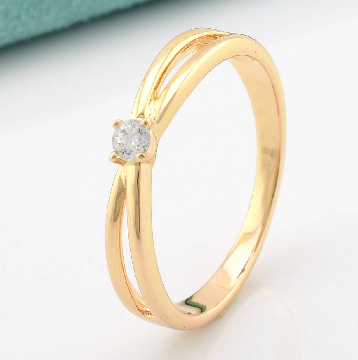 

Кольцо Xuping 14147 ширина 4 мм белые фианиты позолота 18К размер 21