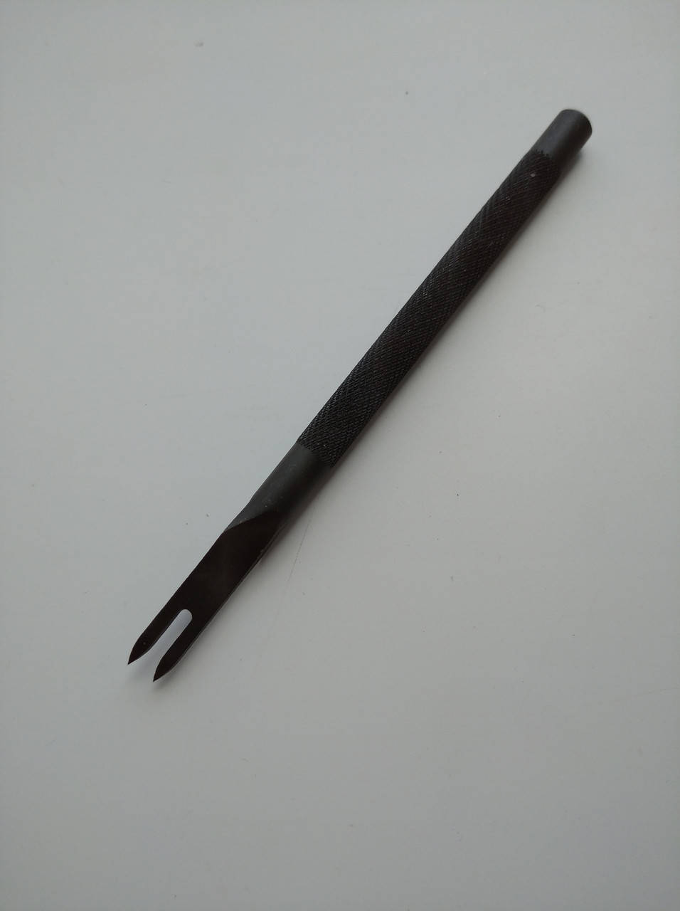 

Пробойник шаговый (вилковый) для кожи шаг 4 мм (2 зуба)