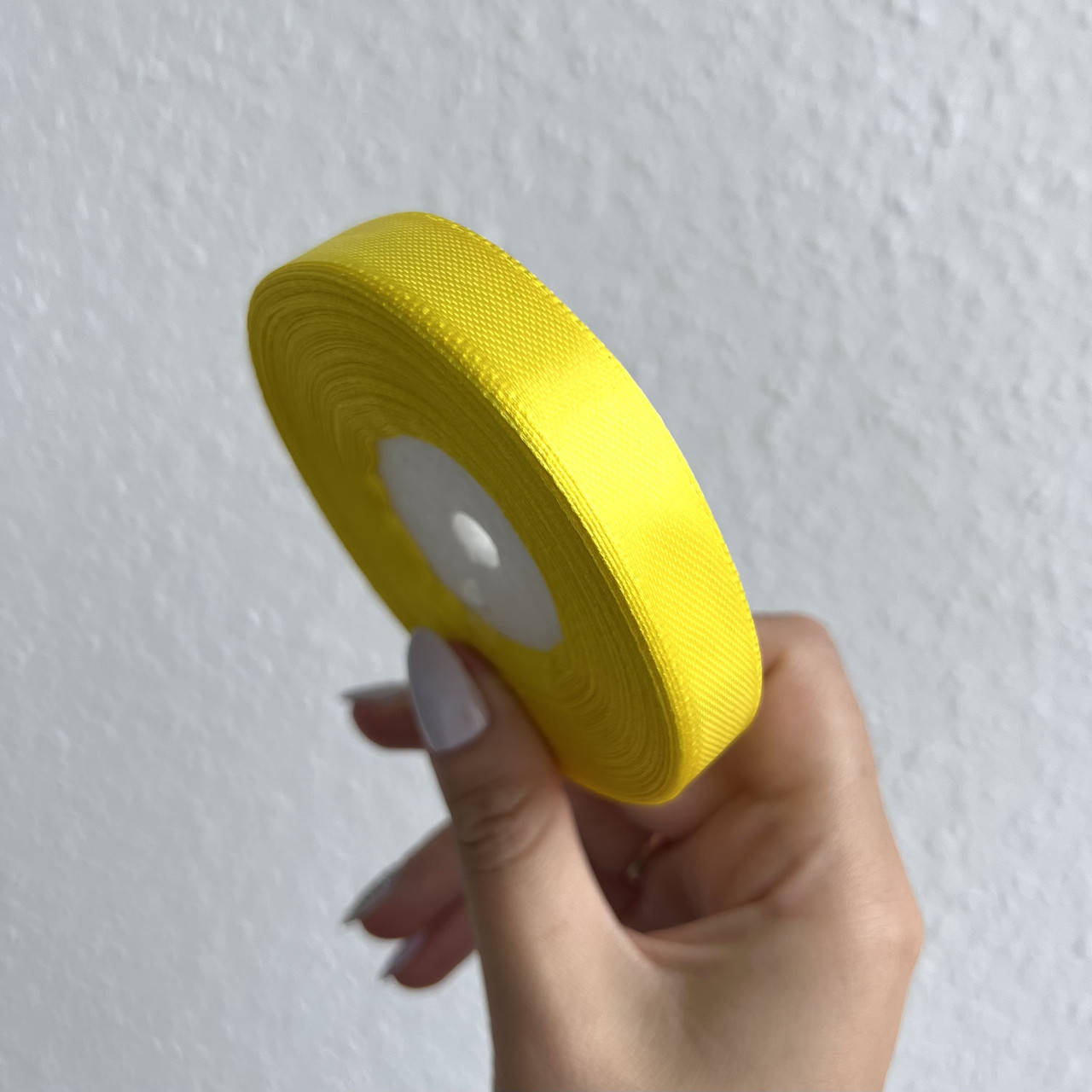 

Лента атласная желтая, 1.2 см., Желтый