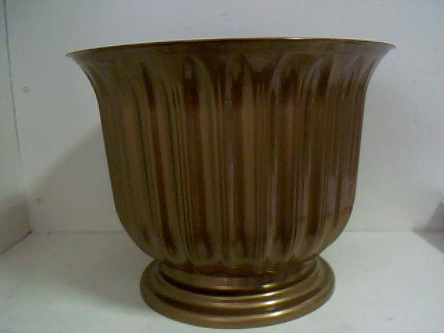 

Горщик пластм d31 золото М лілія