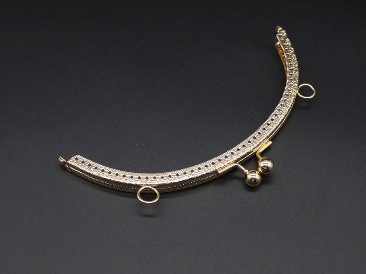 

Фермуар с ручкой. Цвет "золото". 19см.