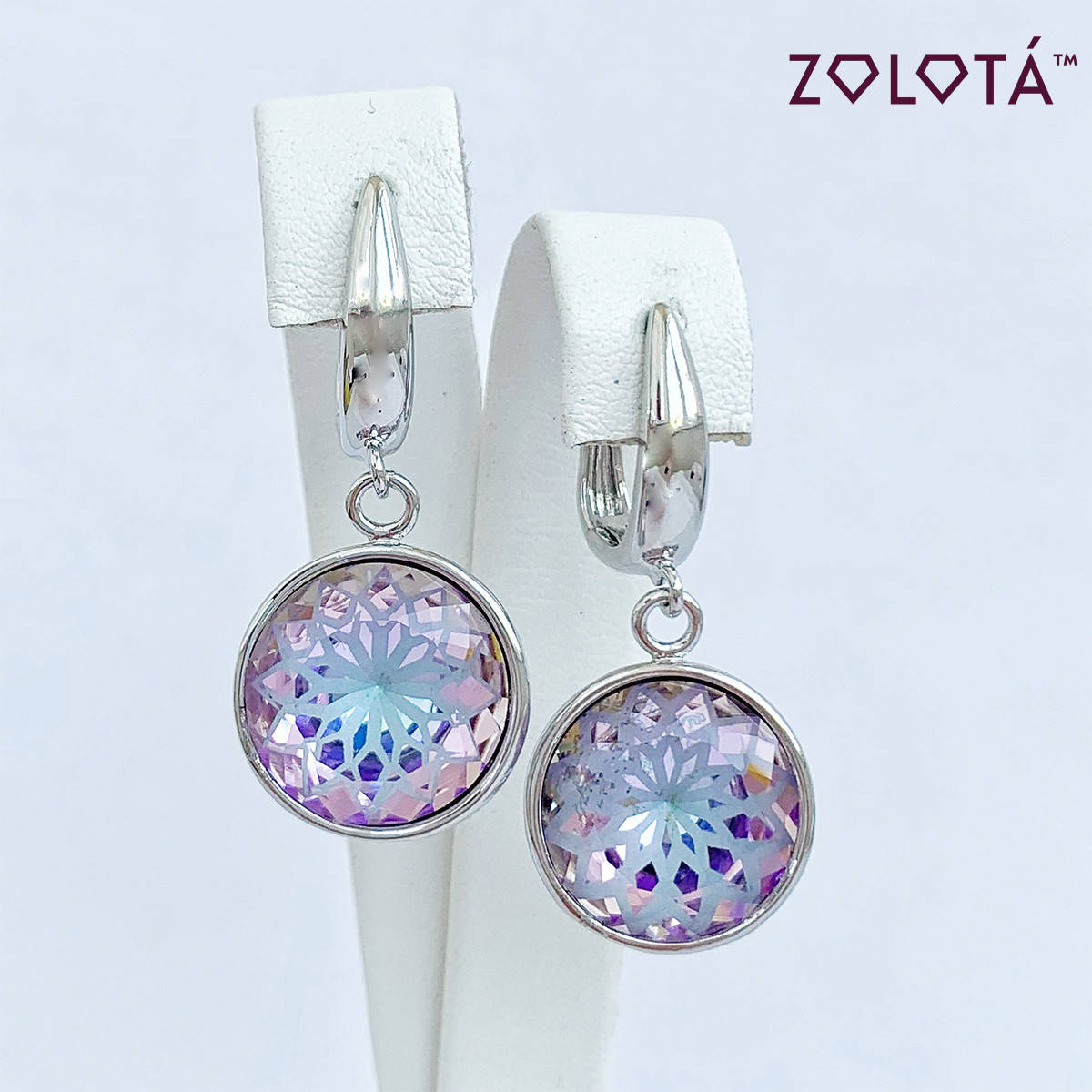 

Серьги Zolota, размер 35х17 мм, кристаллы Swarovski сиренево-голубого цвета с узором, вес 6 г, родий, ЗЛ01616