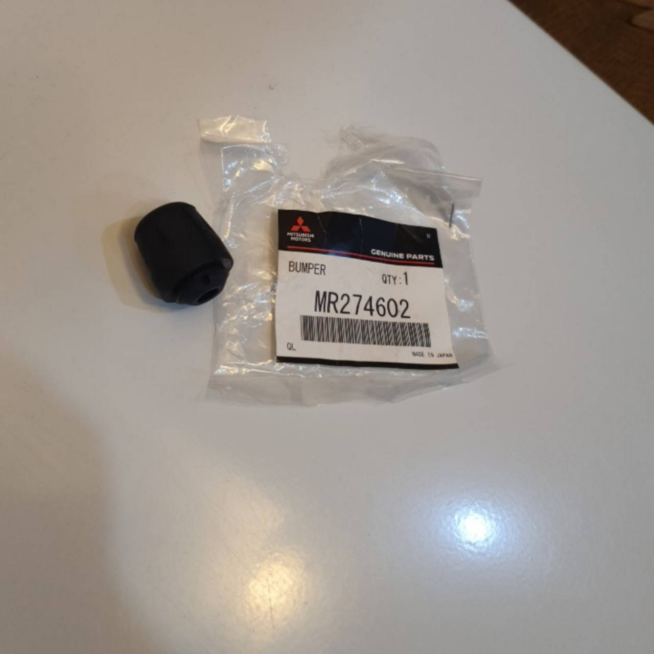 

Демпфер капота MMC - MR274602 Lancer X