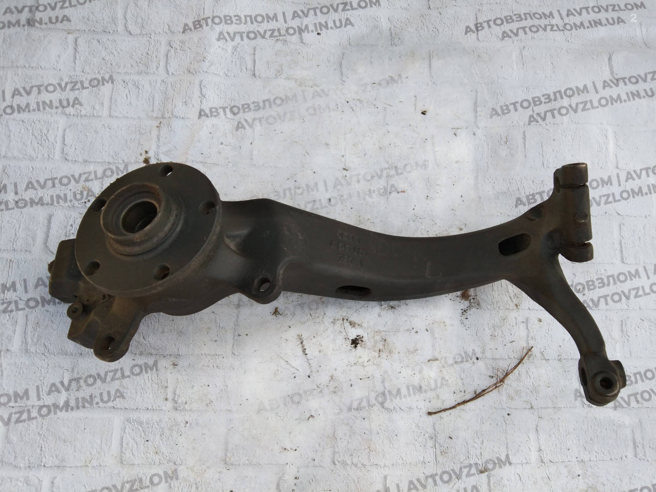 

Поворотний кулак Audi A8 D2 2.5tdi 4D0407257L