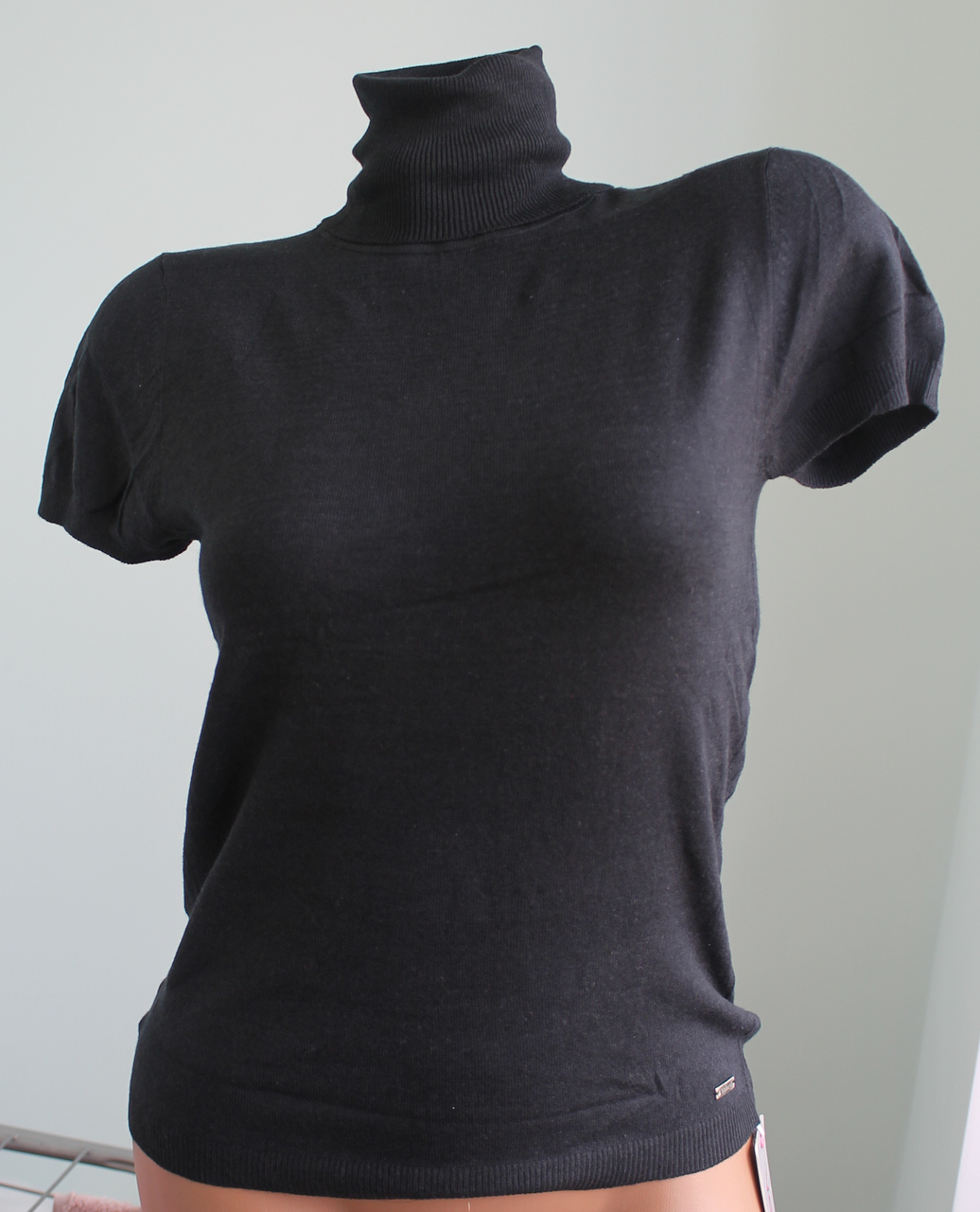 

Базовый черный гольф с коротким рукавом