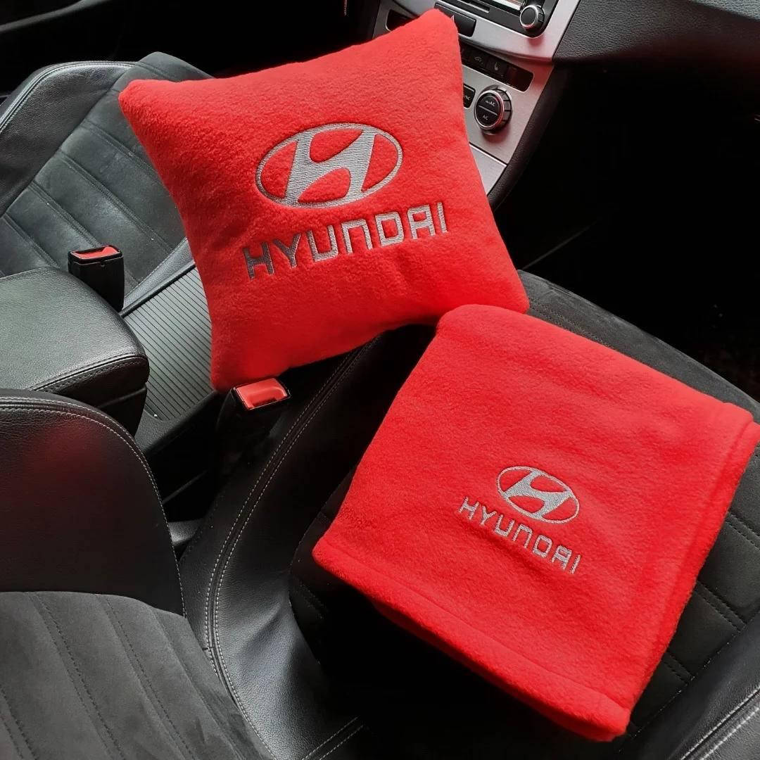 

Плед с подушкой в машину с логотипом авто Hyundai