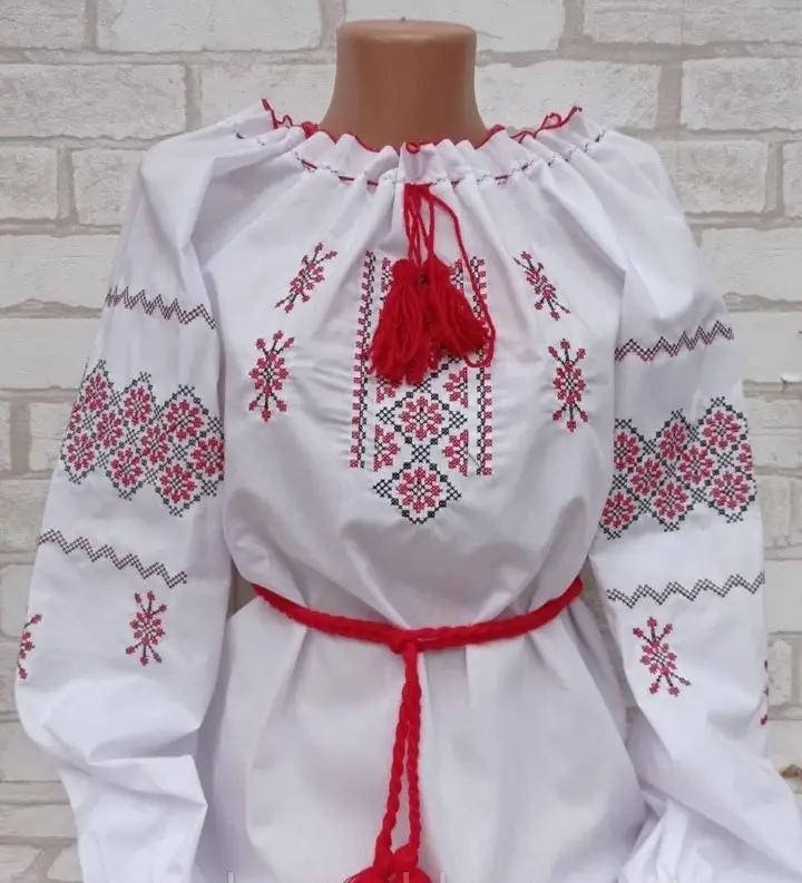 

Женская вышиванка вышита крестиком . Размеры 48-66, Белый