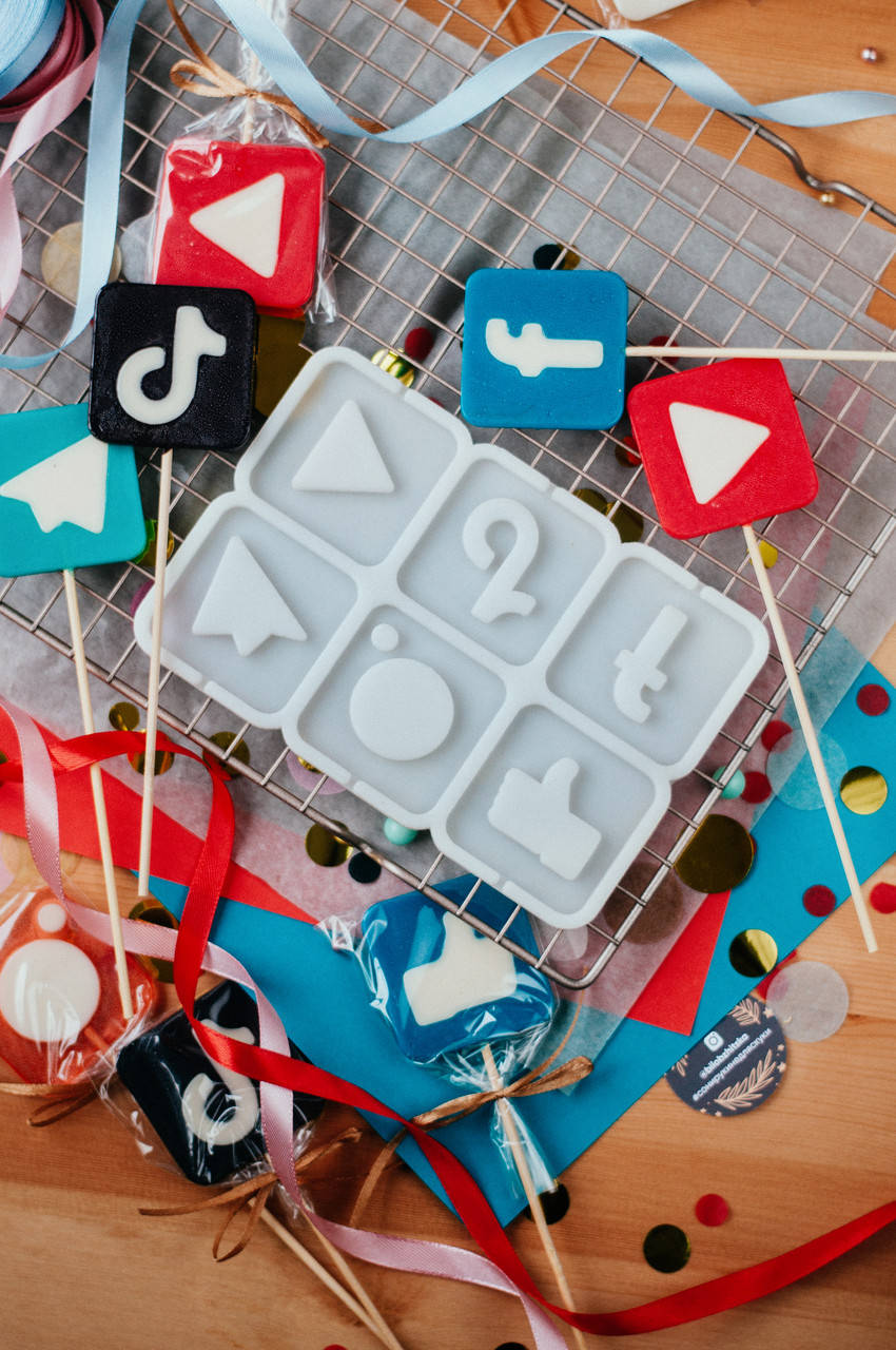 

Силиконовый молд для леденцов "Социальные сети Инстаграм, Телеграмм, Тик-Ток, Ютуб, Фейсбук"