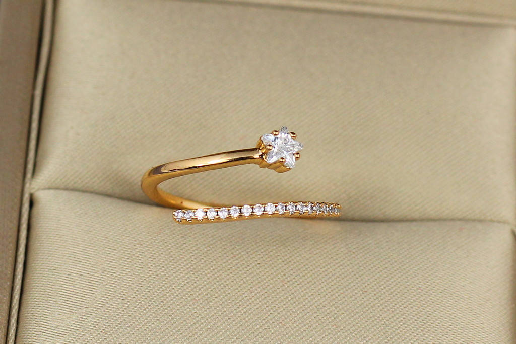 

Кольцо Xuping Jewelry раздвижное звезда с фианитовой дорожкой 16 и больше золотистое
