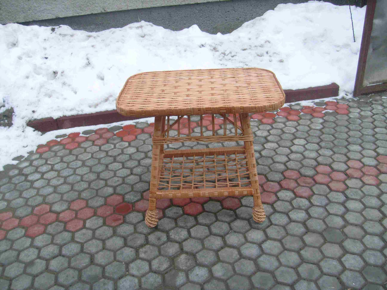 

Столик журнальный из лозы