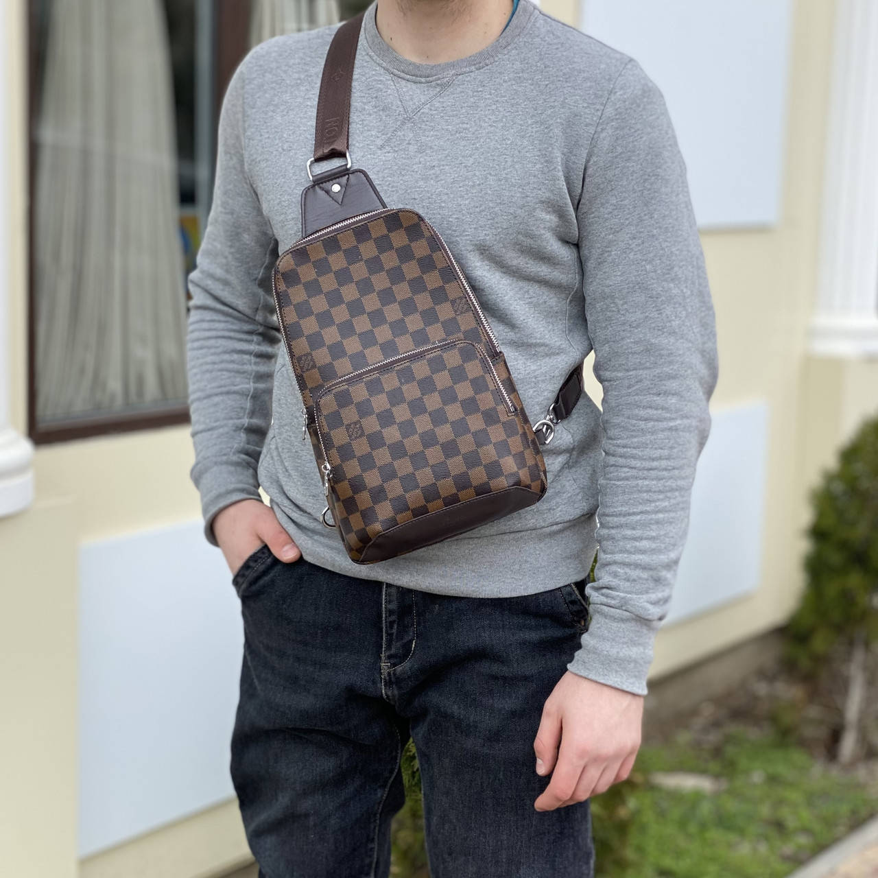 

Мужская нагрудная сумка слинг через плечо Louis Vuitton LV Луи Витон Коричневый