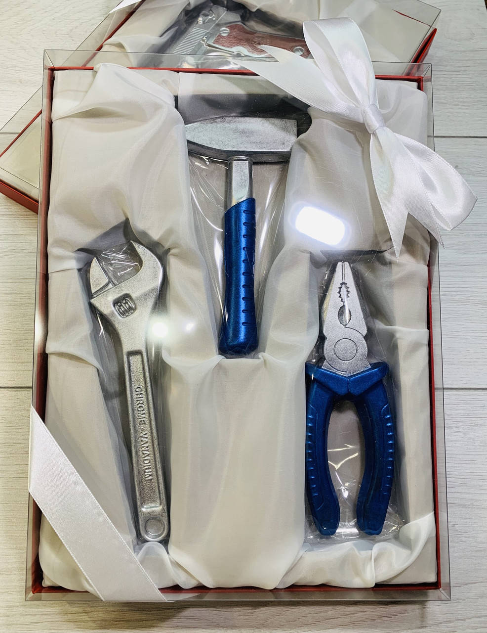 

Шоколадные инструменты для мужчин. Смешной подарок мужчине.