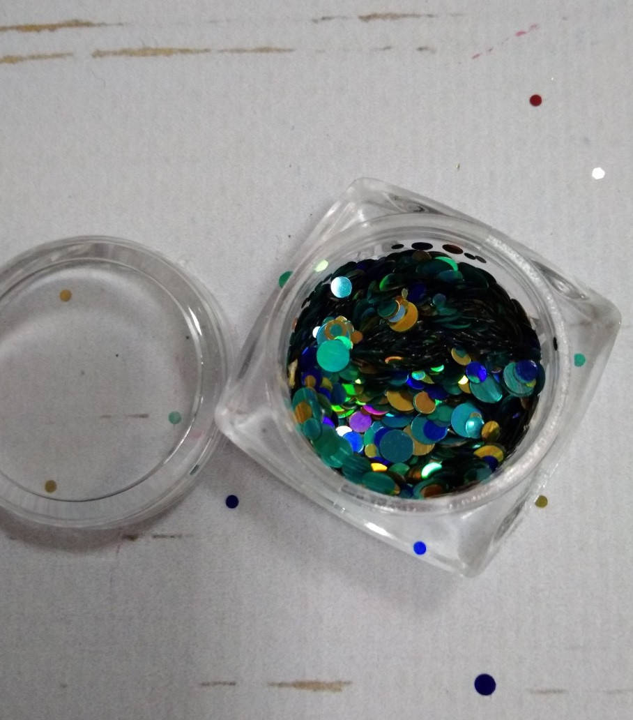 

Конфетти для декора ногтей