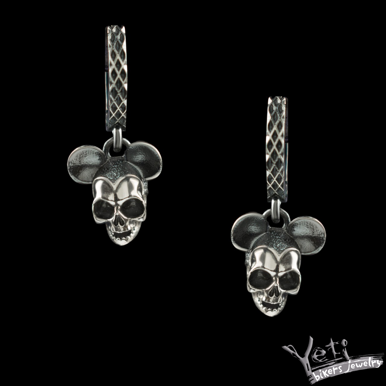 

Сережки с черепом серебряные "Mickey"