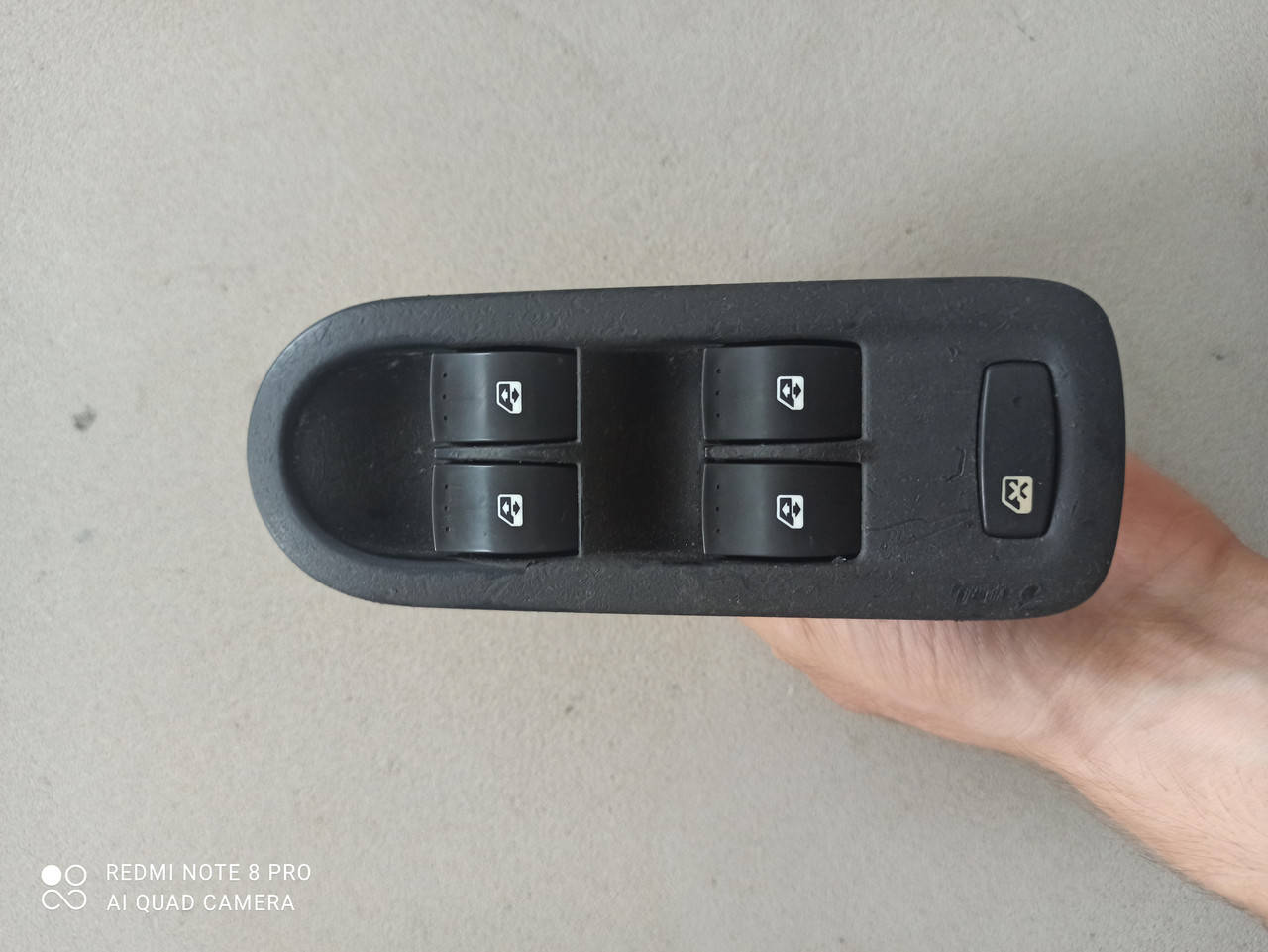 

Блок управления стеклоподъемниками 8200160603 для Renault Megane II, Scenic II