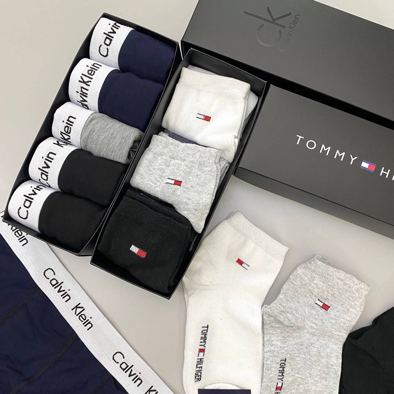 

Мужские боксерки Calvin Klein хлопковые в наборе 5 шт. и носки Tommy Hilfiger 6 пар. код KH-009 L, Разные цвета