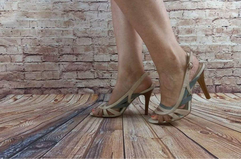 

Босоножки женские Beletta 0263-683 бежевые кожа каблук
