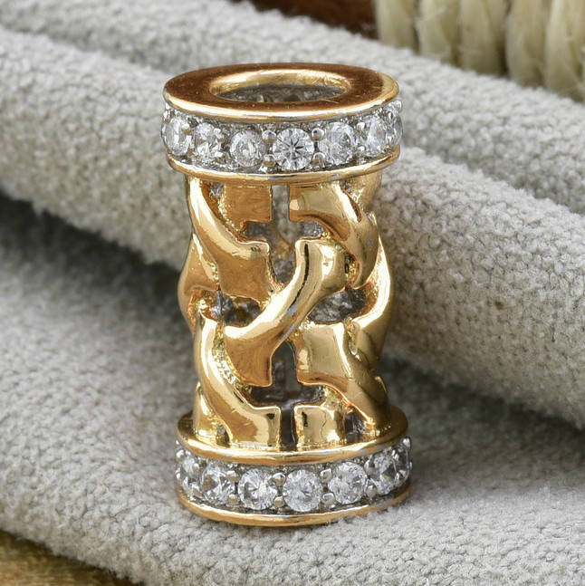 

Кулон для цепочки до 3 мм 80312 размер 15х8 мм белые фианиты вес 2.5 г позолота 18К