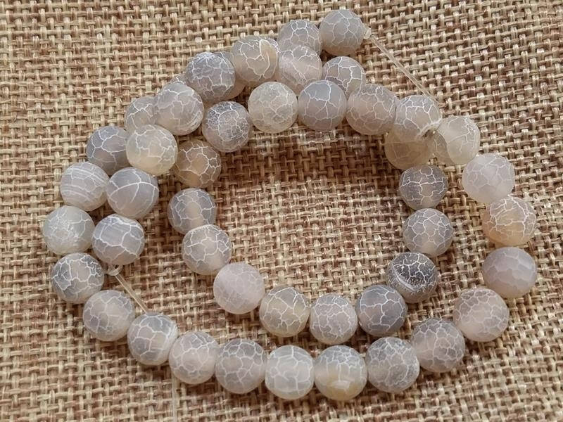 

Бусины на нитке натуральный камень Агат "морозный" d=8мм