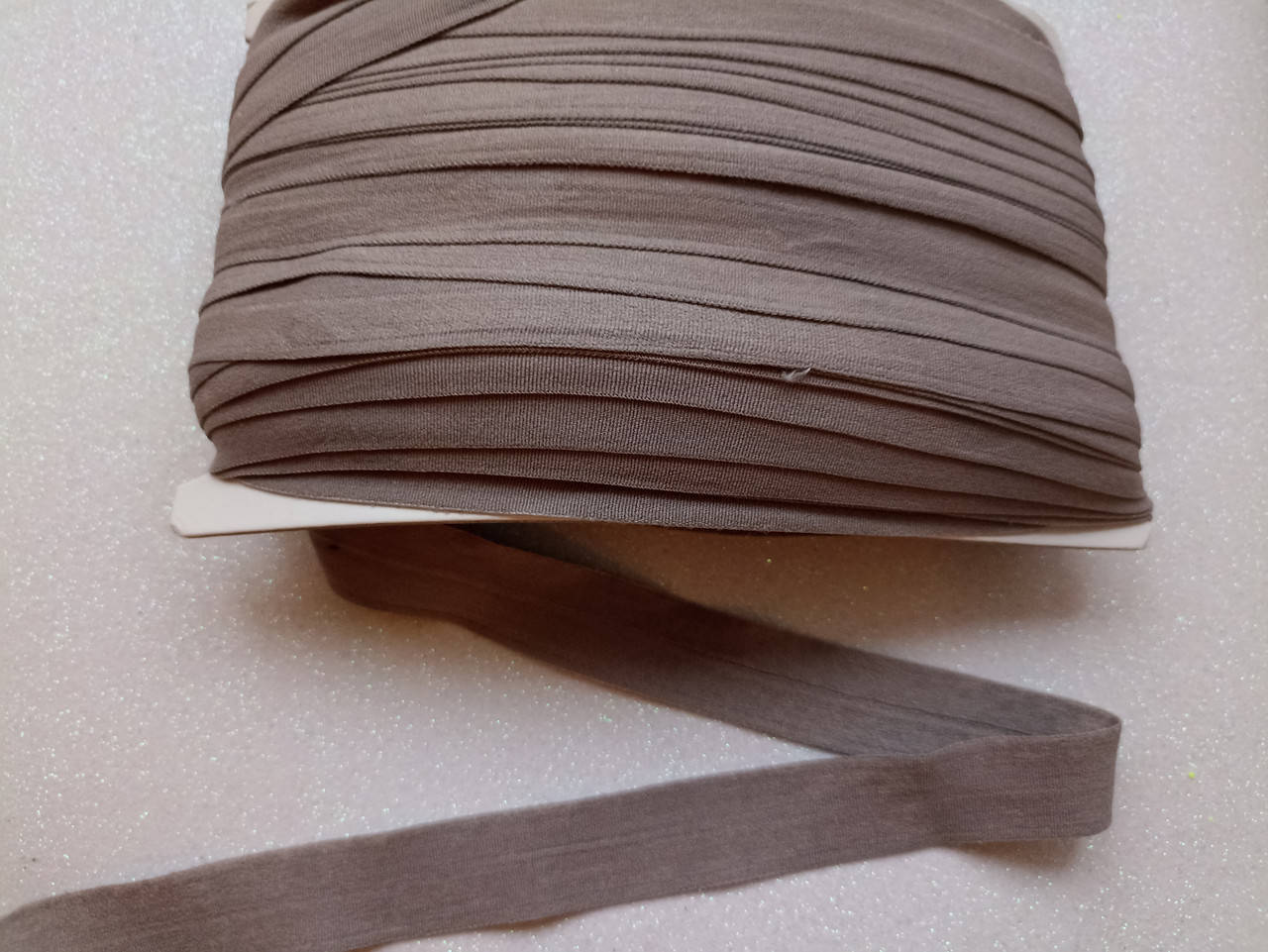 

Трикотажная окантовочная бейка стрейч матовая 2см светло-серая, Светло-серый