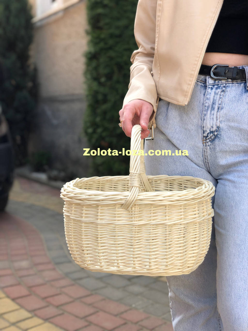 

Плетёная корзина из белой лозы. Арт:3096