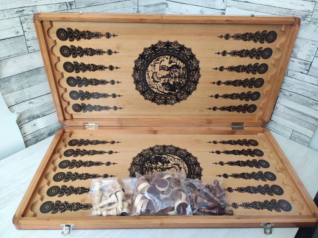 

Игровой набор 3 в 1 нарды шахматы, шашки (размер поля 60х60 см)