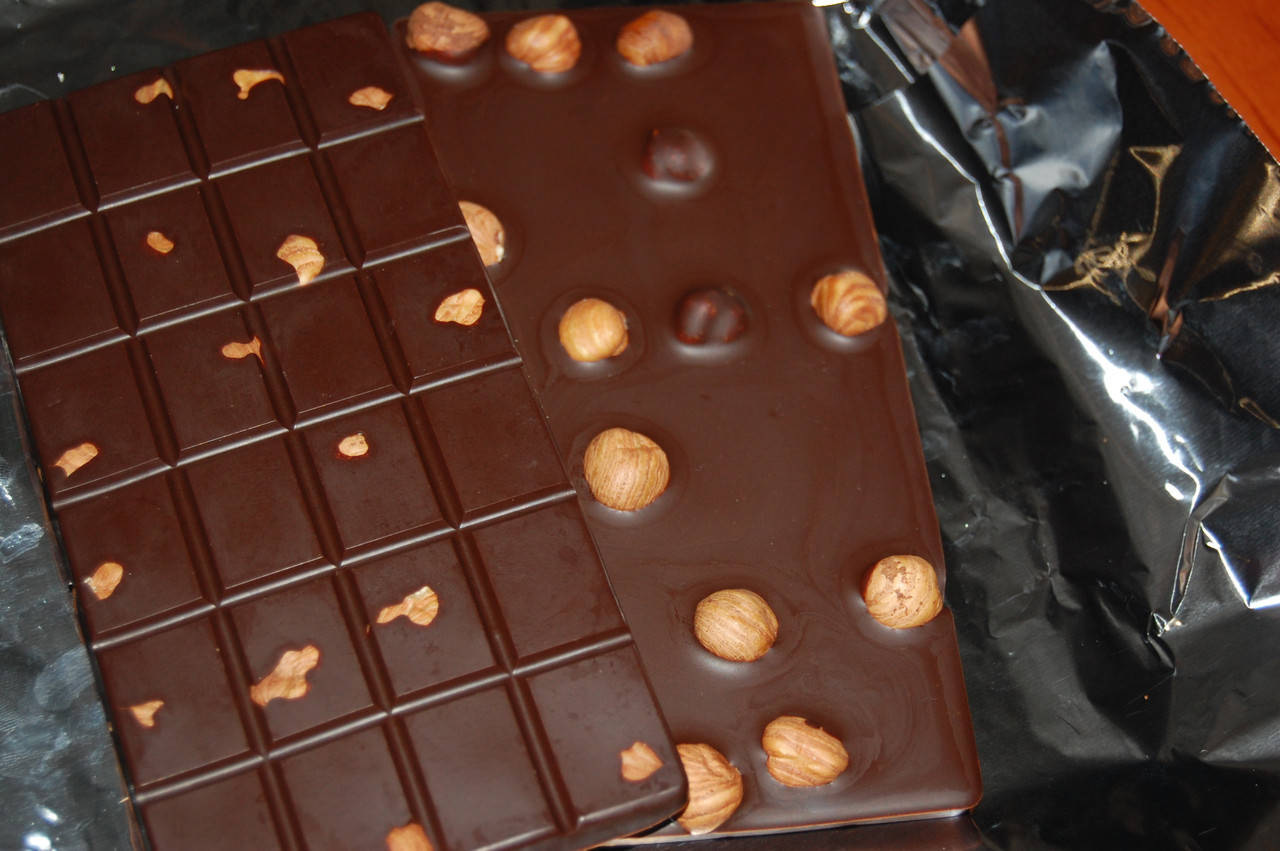 

Горький Шоколад на меду 90 % какао с Фундуком