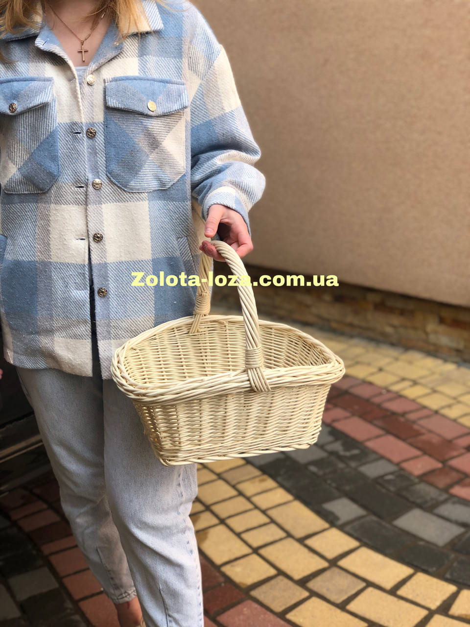 

Корзина плетёная из цельной лозы. Арт:30128