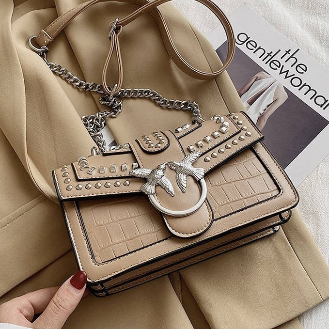 

Женская классическая сумочка на цепочке кросс-боди с птичками коричневая кофейная бежевая, Бежевый