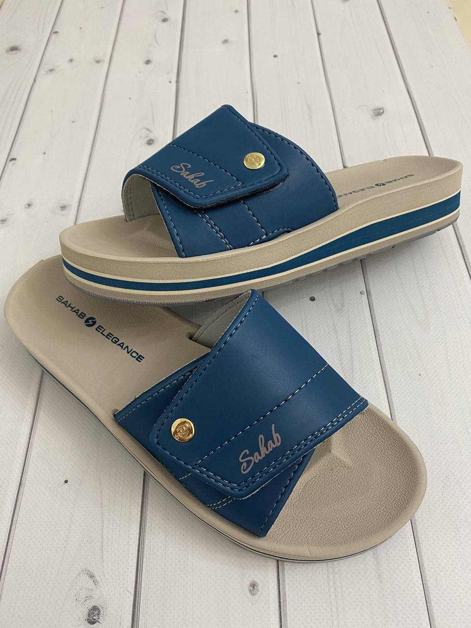 

Женские шлёпанцы Sahab 39(25,5см) 40(26см) размер в размер.