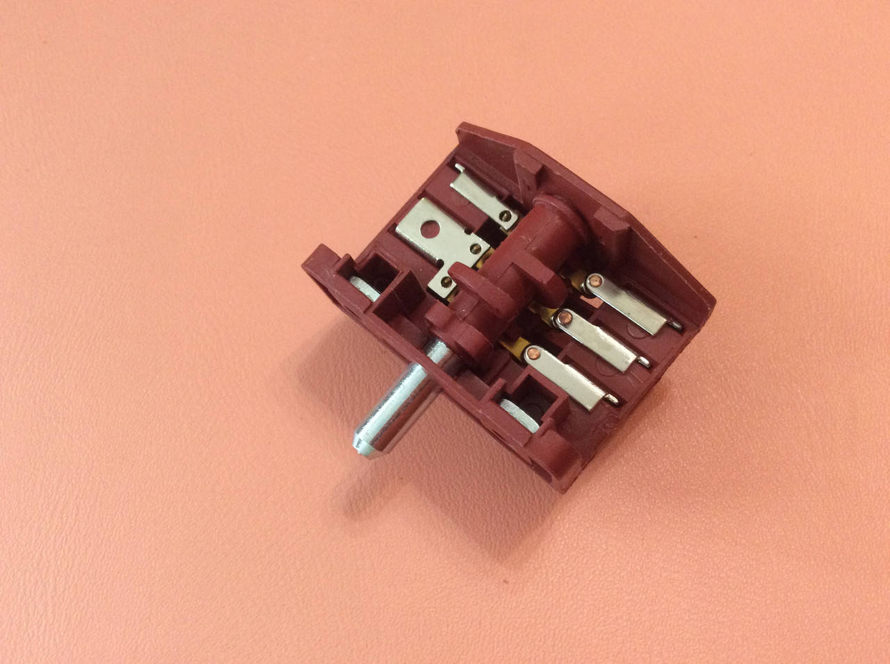 

Переключатель мощности четырехпозиционный Tibon 430 / 16А / 250V / Т125 (контакты 3+3) Турция