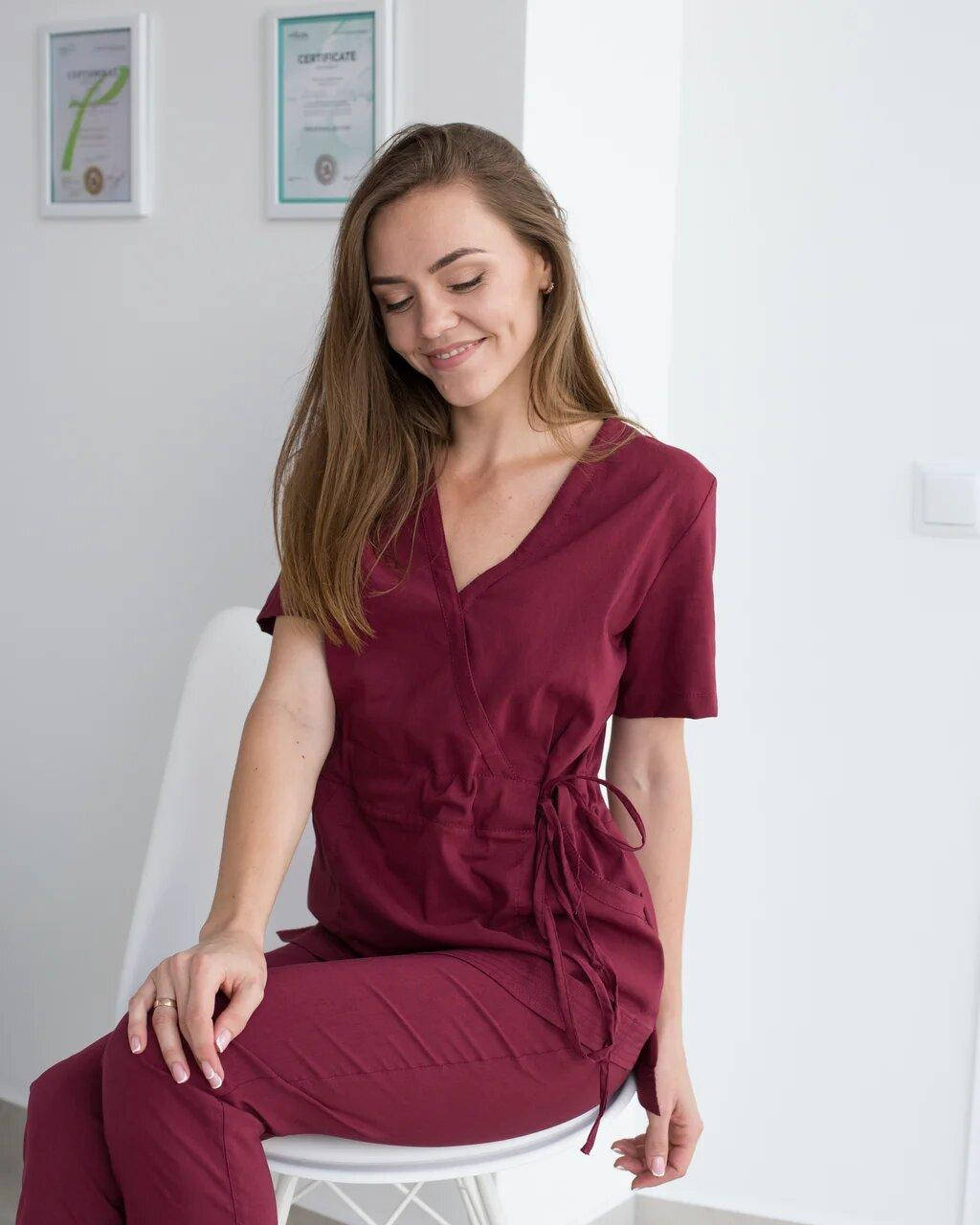 

Бордовый женский костюм медицинский оригинального фасона, Разные цвета