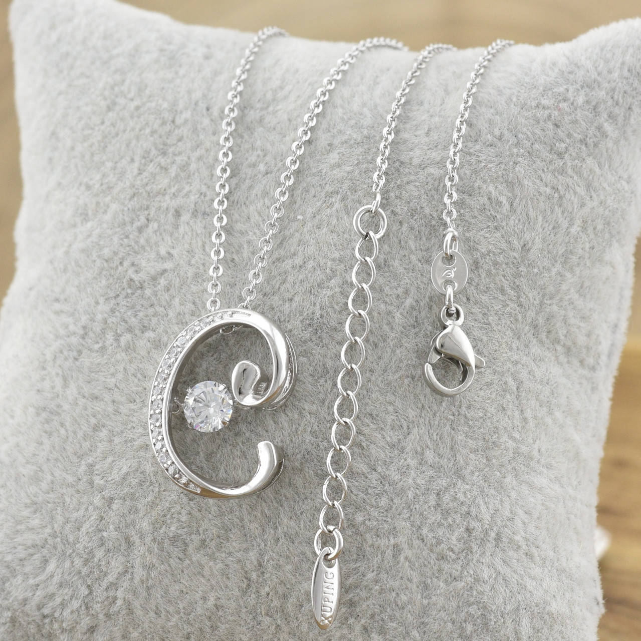 

Цепочка Xuping с кулоном 50190 ширина 1 мм кулон 18х13 мм белые фианиты позолота Белое золото длина 42+4