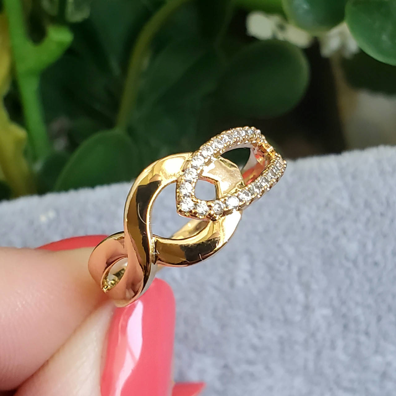 

Кольцо Xuping размеры:18,19,20 ширина 9мм медицинское золото позолота 18К 8402